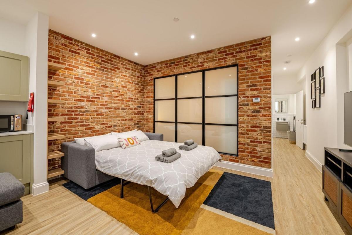 Brand New Apt - Beach Breeze Spacious 1-Bedroom Apartment With Parking - Sleeps 4 Ppl- Internet Bournemouth Exteriér fotografie