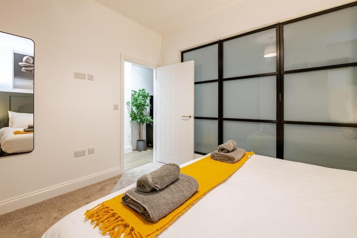 Brand New Apt - Beach Breeze Spacious 1-Bedroom Apartment With Parking - Sleeps 4 Ppl- Internet Bournemouth Exteriér fotografie