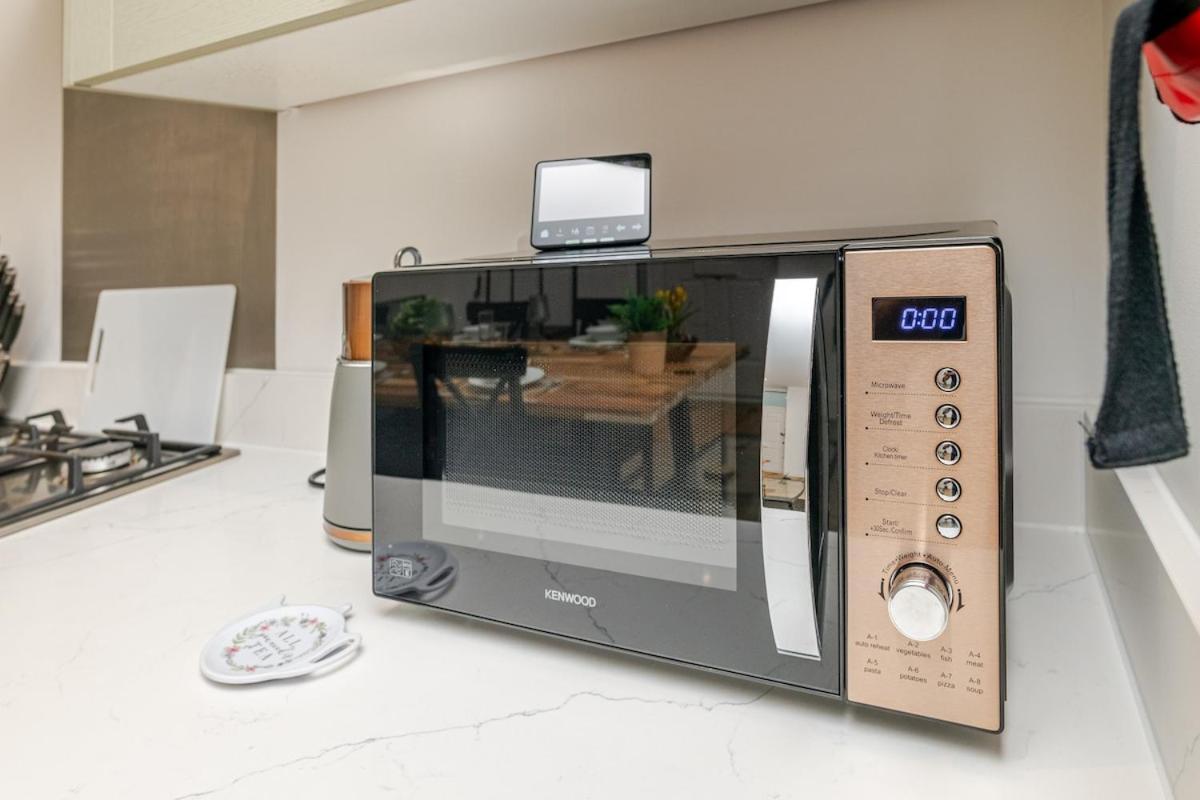 Brand New Apt - Beach Breeze Spacious 1-Bedroom Apartment With Parking - Sleeps 4 Ppl- Internet Bournemouth Exteriér fotografie