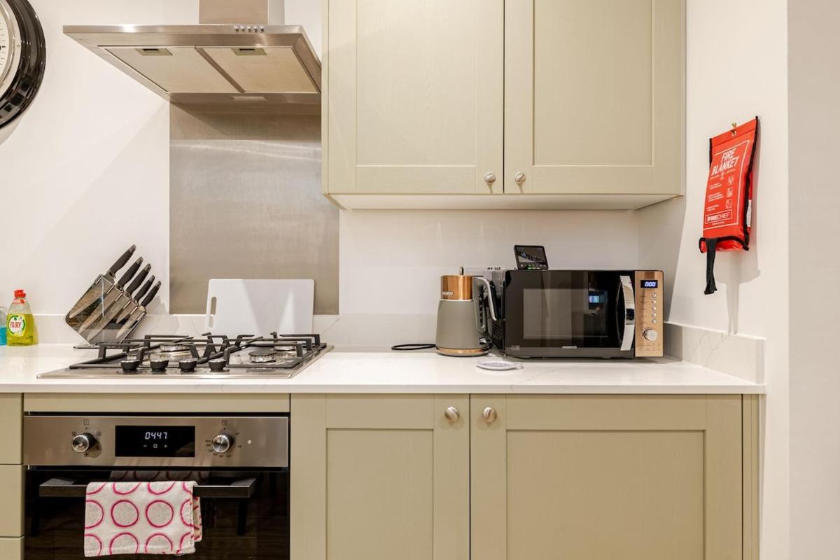 Brand New Apt - Beach Breeze Spacious 1-Bedroom Apartment With Parking - Sleeps 4 Ppl- Internet Bournemouth Exteriér fotografie