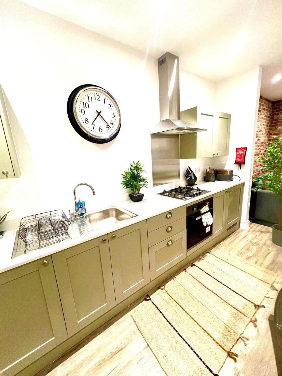 Brand New Apt - Beach Breeze Spacious 1-Bedroom Apartment With Parking - Sleeps 4 Ppl- Internet Bournemouth Exteriér fotografie